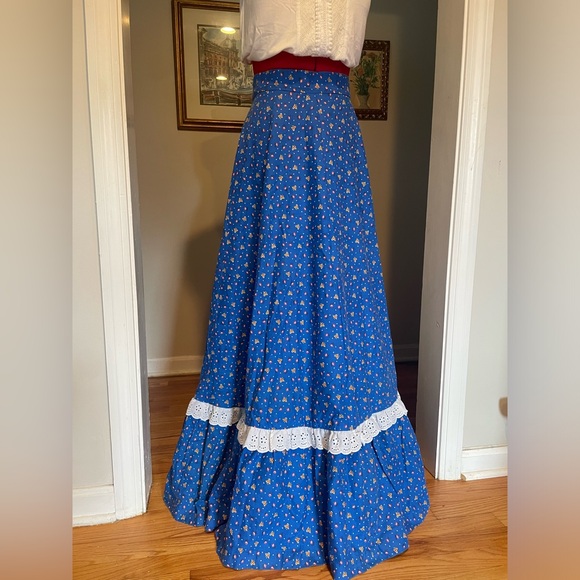 VTG 70s Floral Prairie Tired Maxi Skirt With Eyelet Lace Trim - Picture 3 of 14